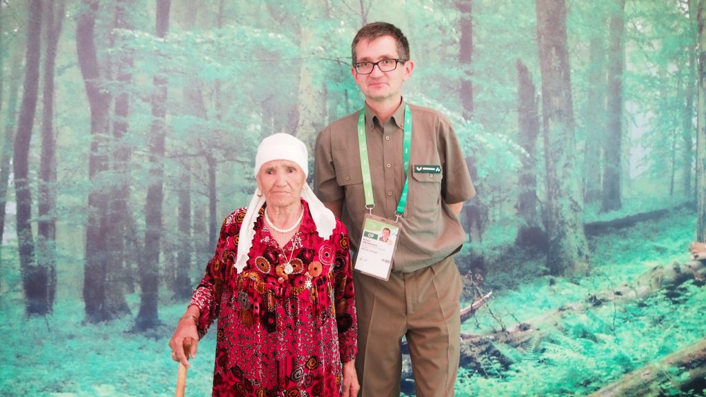 Witold Ciechanowicz z kazachstańską seniorką na expo
